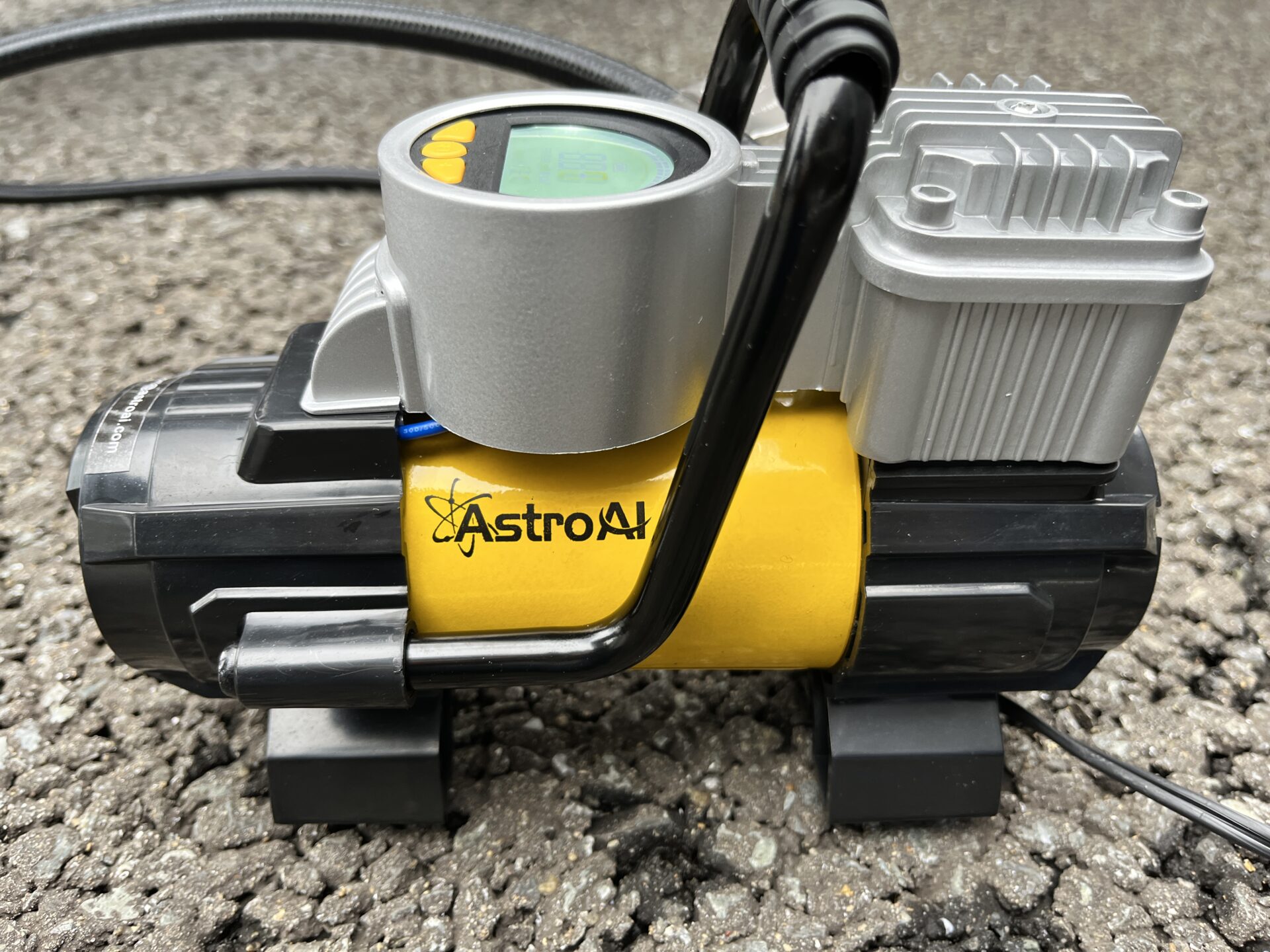 Astroai 電動エアコンプレッサー 車 電動空気入れ 自動停止 シガーソケット接続式 過熱保護 空気入れ 小型 Ledライ 静音 Dc12v